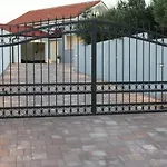 فيلة Jela *