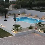 فيلة Jela