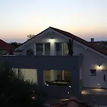 فيلة Jela