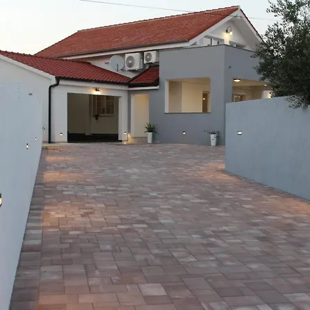 Jela Villa