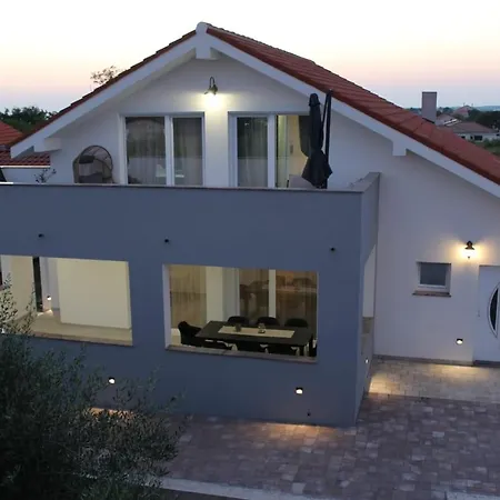 Jela Villa Policnik