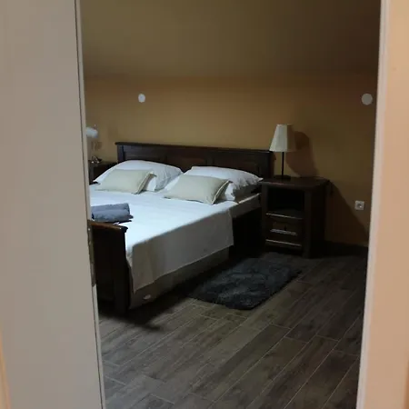Jela Villa *