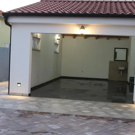 Jela Villa *