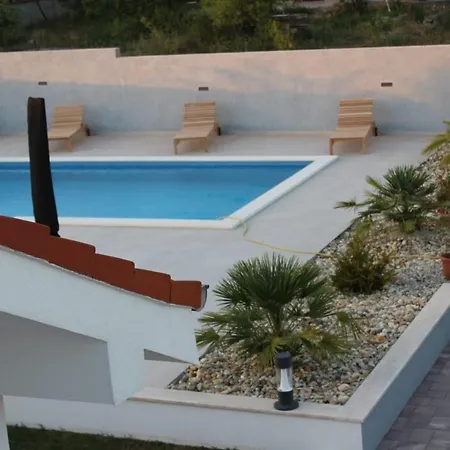 Jela Villa