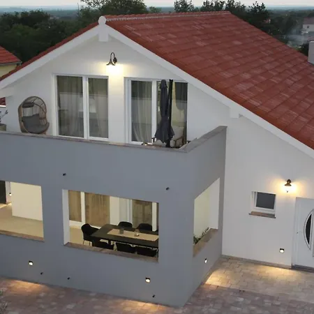 Jela Βίλα Policnik