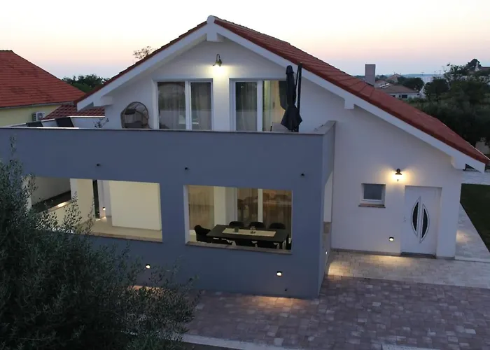 Jela فيلة Policnik