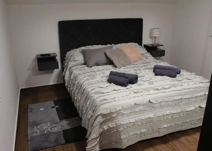 فيلة Jela Policnik