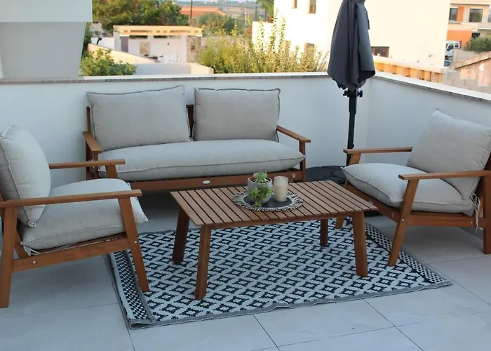 فيلة Jela Policnik