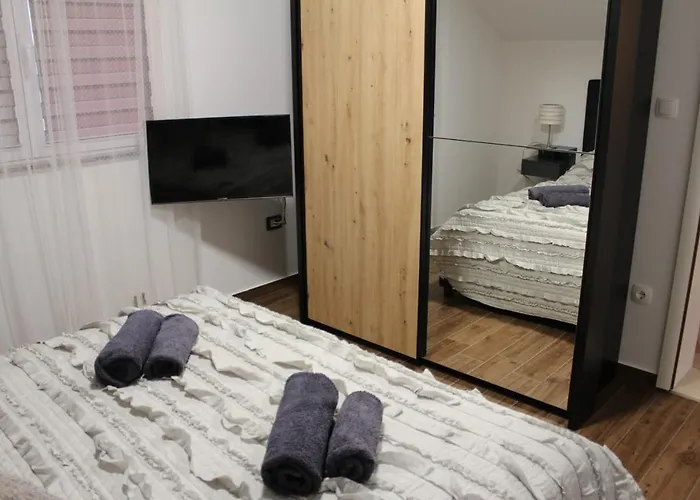 Jela فيلة Policnik