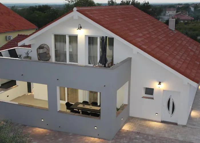 Jela فيلة Policnik