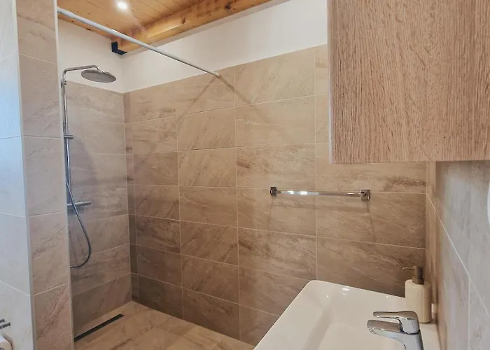 فيلة Jela Policnik